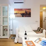 Junto Plaza Salvador Apartament *